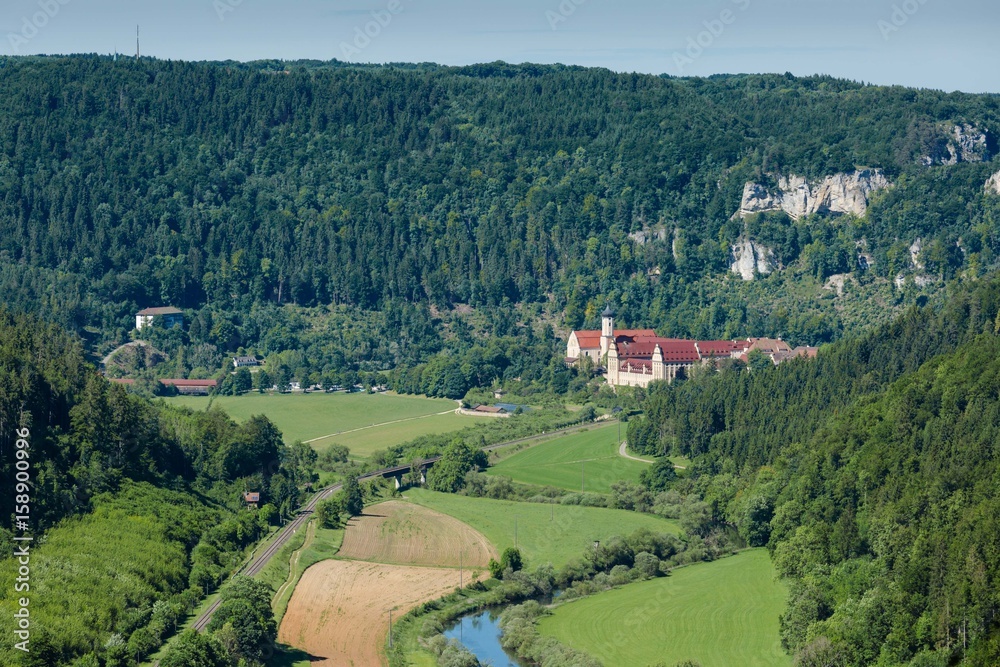 Oberes Donautal mit Blick auf Kloster Beuron