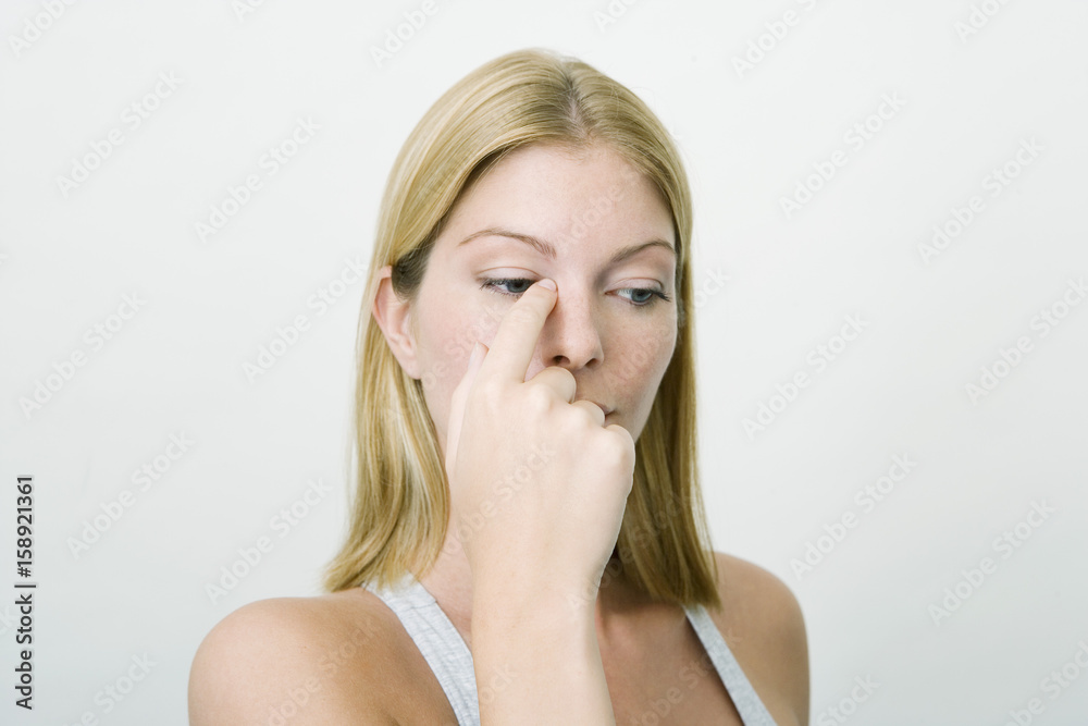 Model The Do In is an automassage technique of chinese origin, then imported in Japan This technique is based on the pressure of certains points (acupressure) aiming at correcting body disorders Press during a few seconds a point in the inner corner of the eye (image nᄚ 3590009 or nᄚ 3590109), then in the external corner (image nᄚ 3589909), then 3 points in the inferior border of the socket (image nᄚ 3589709) Aim : relieve sinusites Model The Do In is an automassage technique of chinese origin, then imported in Japan This technique is based on the pressure of certains points (acupressure) aiming at correcting body disorders Press during a few seconds a point in the inner corner of the eye (image nᄚ 3590009 or nᄚ 3590109), then in the external corner (image nᄚ 3589909), then 3 points in the inferior border of the socket (image nᄚ 3589709) Aim : relieve sinusites