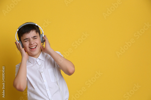 Teenager with headphones li...