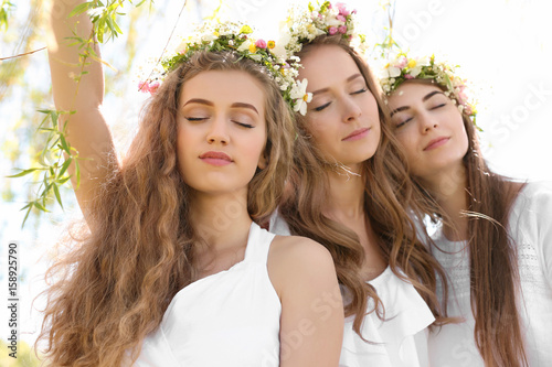 Beautiful young women outdo...