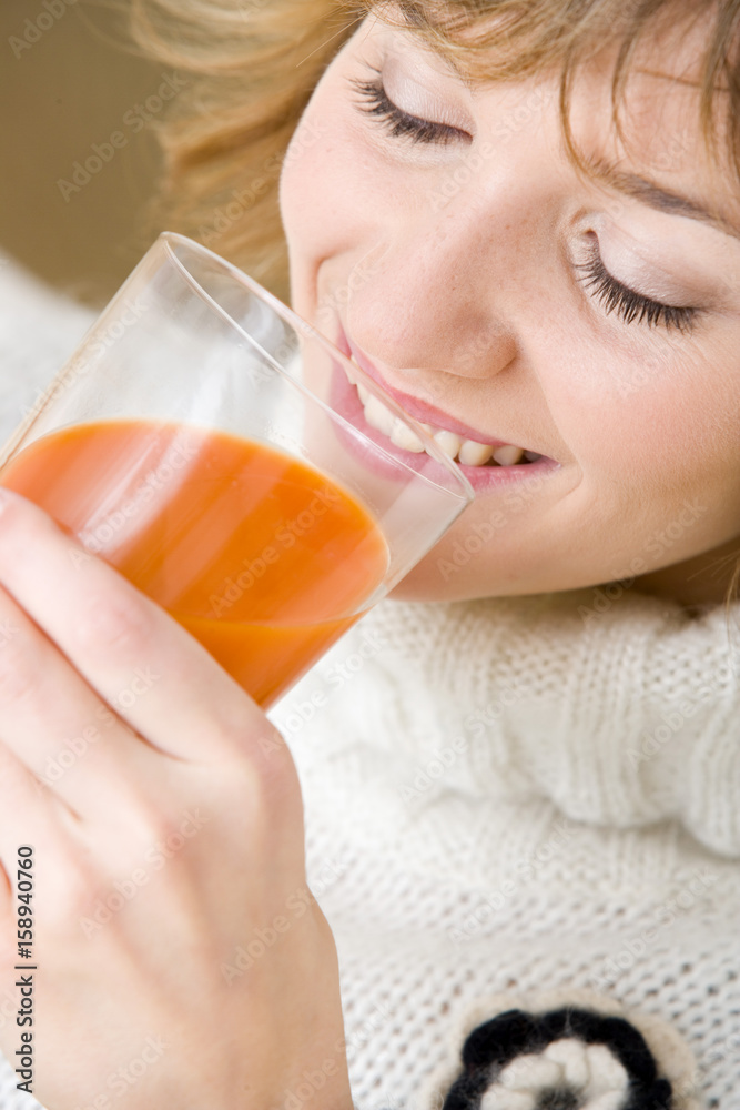 Model Juice of mixed fruits and vegetables Model Juice of mixed fruits and vegetables