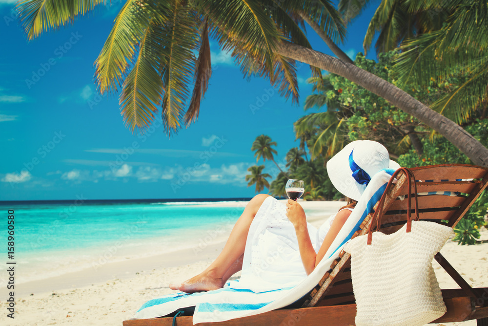 Obraz premium woman relax drinking wine on beach