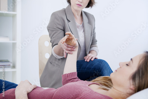 Obraz na płótnie Woman undergoing hypnosis session