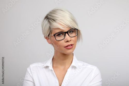 Frau mit Brille
