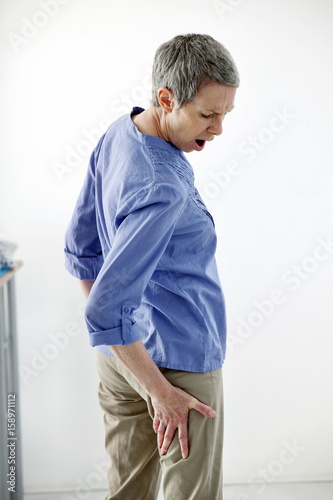 Canvastavla Sciatica, elderly person