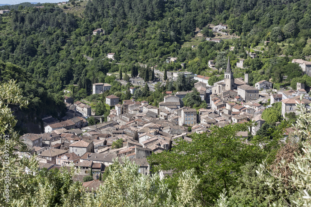 Die Kleinstadt Largentiere in der Ardeche, Südfrankreich