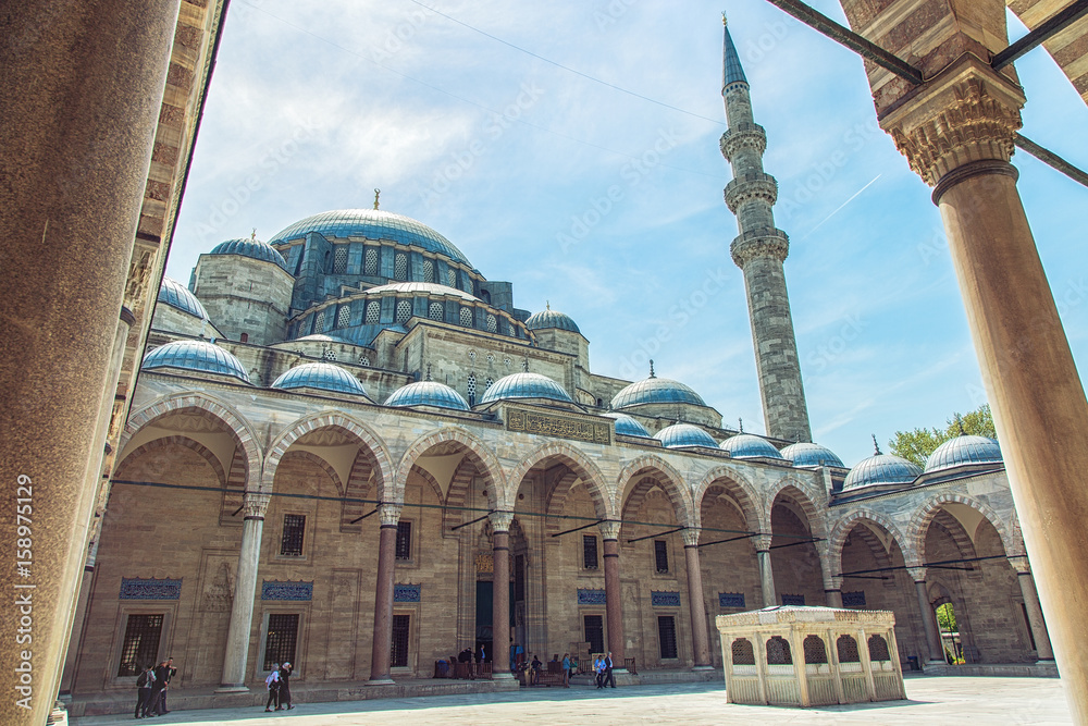 Fototapeta premium Cortyard of Suleymaniye Mosque in Istanbul