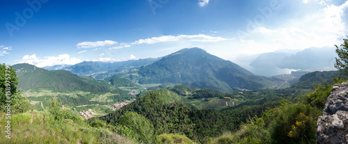 Lago di Garda con il monte Baldo e la Val di Gresta