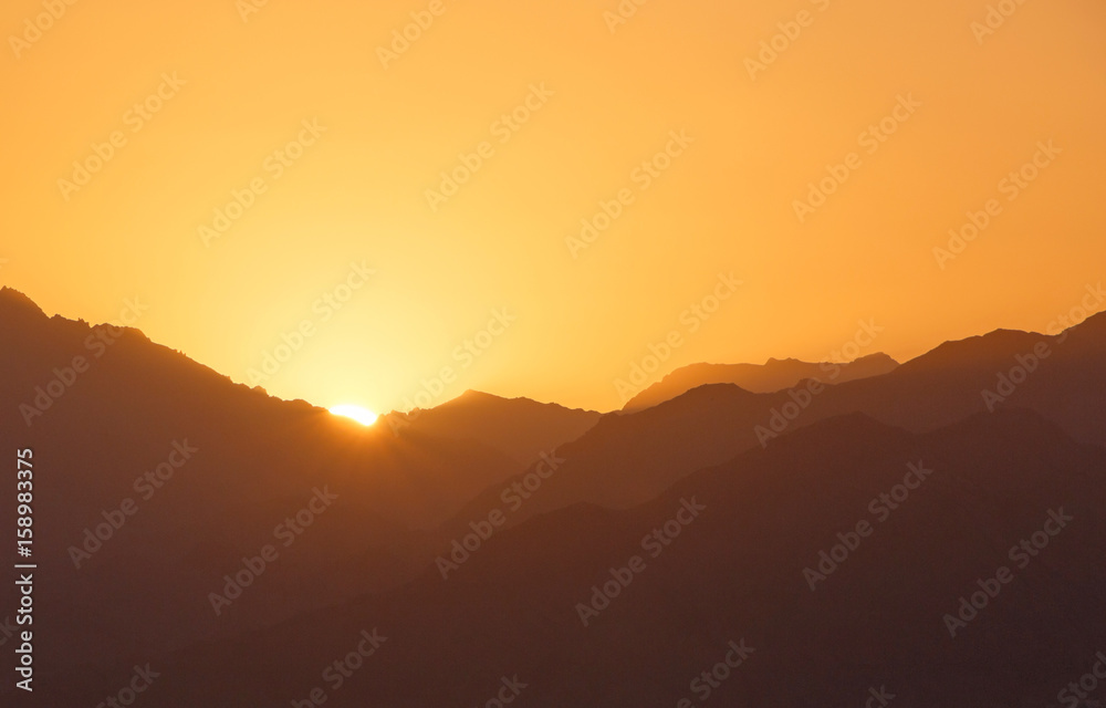 Fototapeta premium sunrise above mountains in Aqaba, Jordan