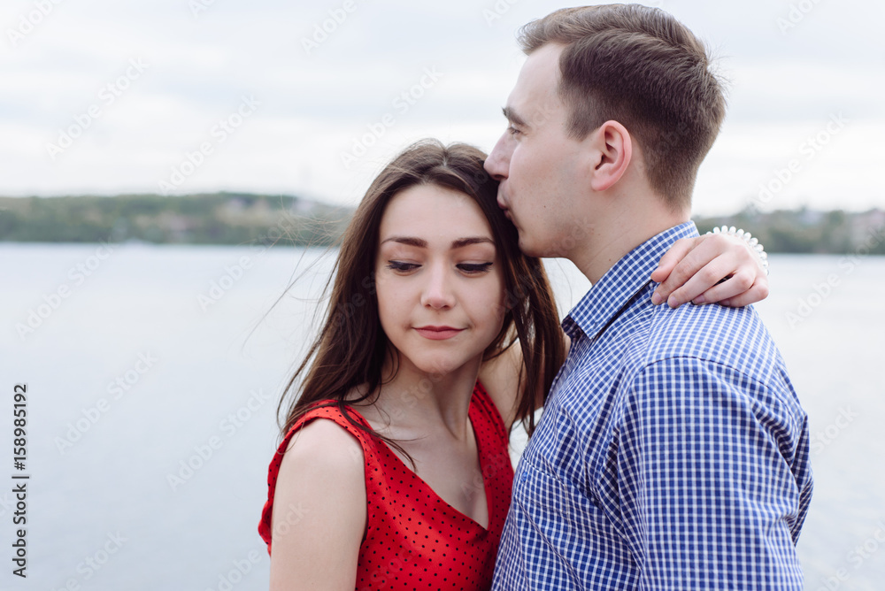 Obraz premium Smiling couple in love outdoors