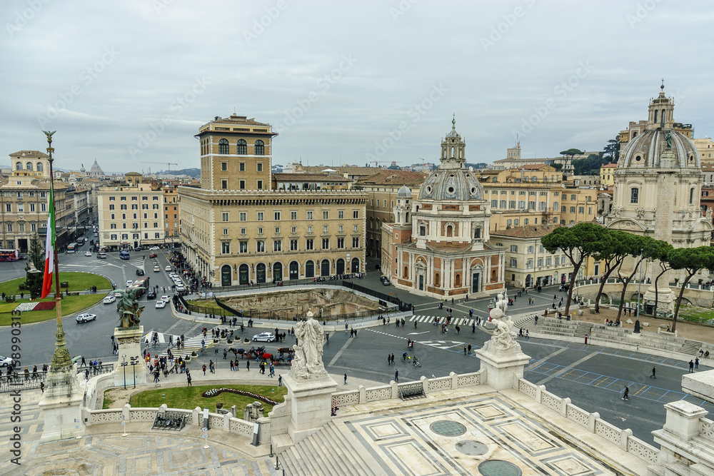 Obraz premium urban scenery with the square of Venice in the city of Rome, Italy.