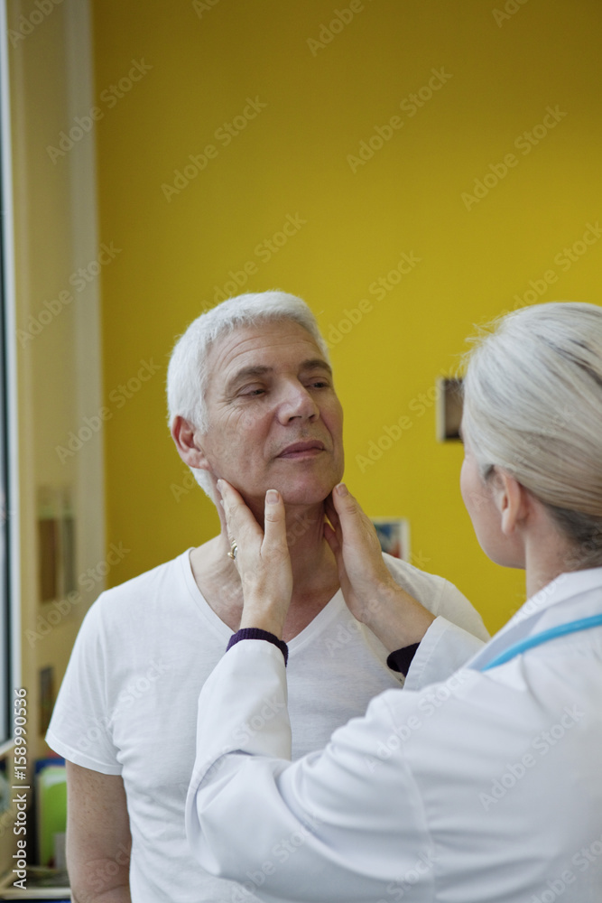 Obraz premium Węzeł chłonny, osoba starsza