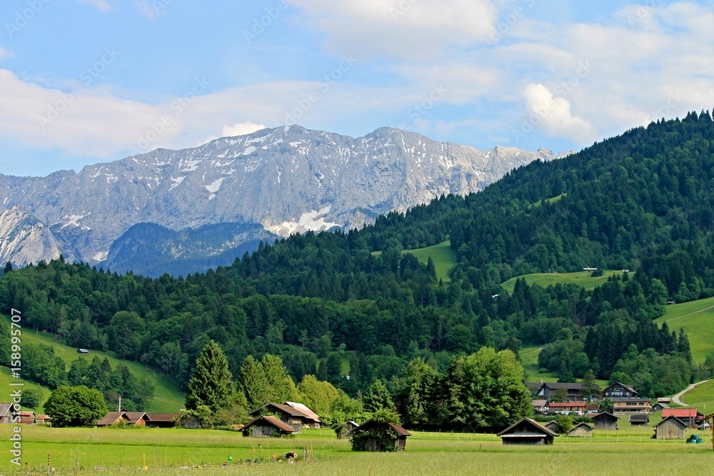 Landschaft mit Alpen in der Gegend von Garmisch-Partenkirchen