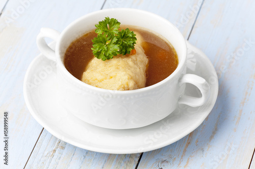 Bayerische Griesnockerl Suppe