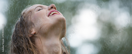 Bild auf Leinwand Young woman enjoying rain