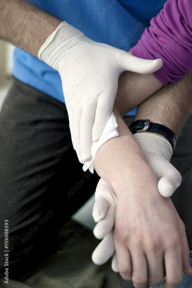 First aid techniques In case of abundant bleeding, press hard directly on the wound with your hands First aid techniques In case of abundant bleeding, press hard directly on the wound with your hands