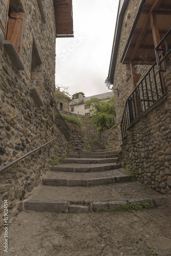 Fototapeta Naklejka Na Ścianę i Meble -  For the village of Sallent del Gallego in the Pyrenees