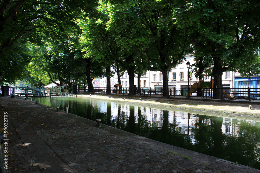 Paris - Le long du Canal Saint-Martin