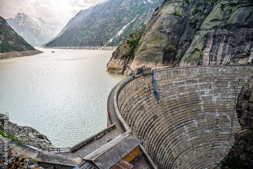 Wasserkraft; Staumauer des Wasserkraftwerks Grimsel, Schweiz, Europa photo
