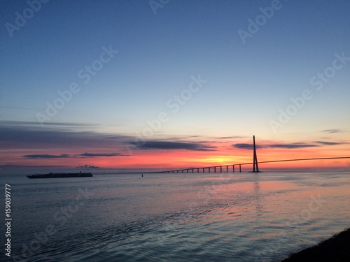 Lever de soleil sur le pont de Normandie