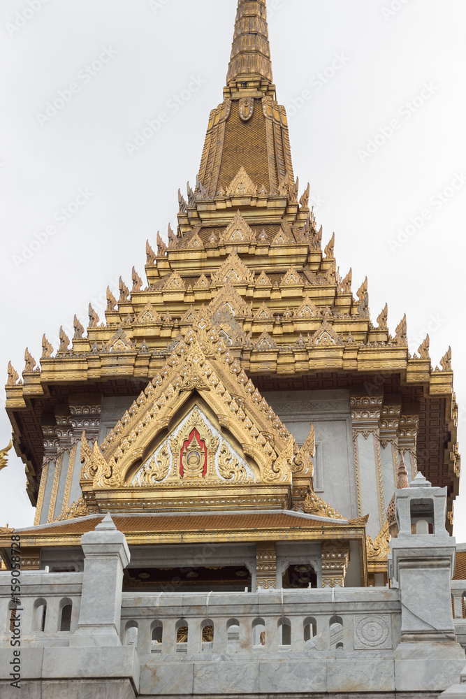 Fototapeta premium タイ・バンコク・お寺一人歩き