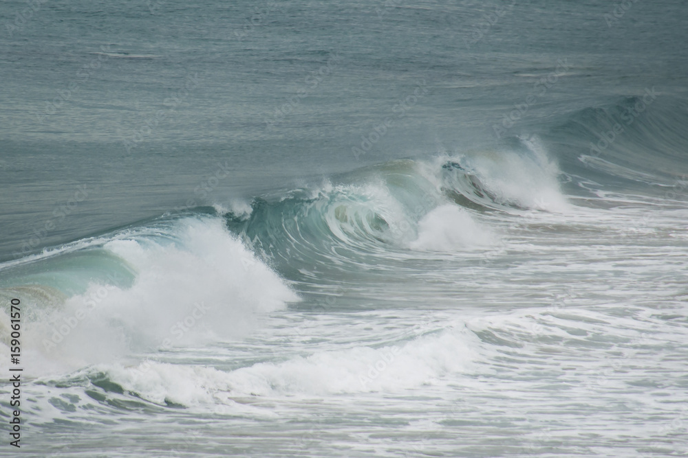 Naklejka premium Curing wave in ocean