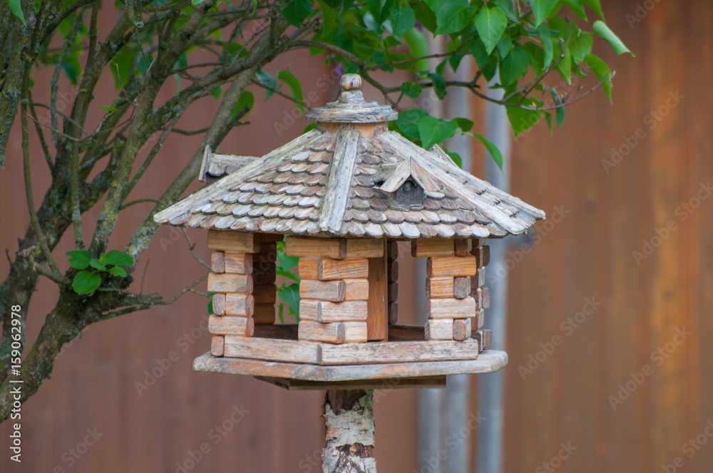 Naklejka premium Bird box Bird houses and feeders in the park