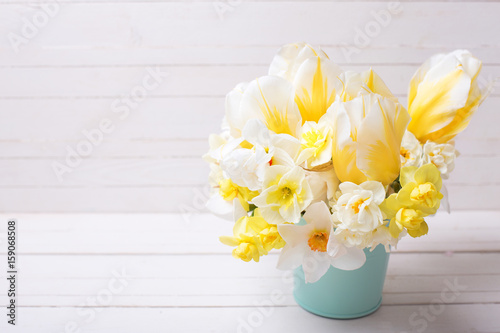 Fototapeta Naklejka Na Ścianę i Meble -  Background with spring flowers.