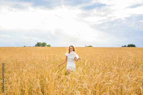 Beautiful woman in a field © satura_