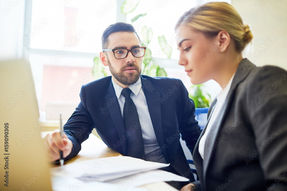 custom made wallpaper toronto digitalBoss talking to one of employees at meeting