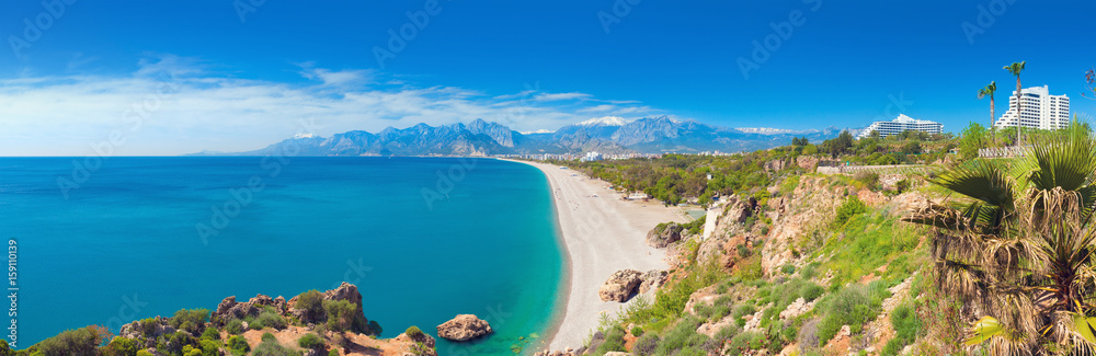 Naklejka premium Plaża Konyaalti w popularnym kurorcie Antalya, Turcja