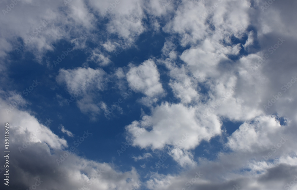 青空と雲(クラウド、ネットワーク、点在などのイメージ) 青空と雲(クラウド、ネットワーク、点在などのイメージ)