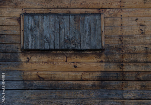 Geschlossenes Fenster aus Holz