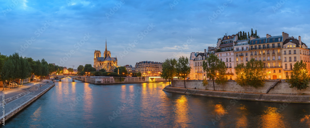 Fototapeta premium Paris city skyline panorama at Notre Dame de Paris Cathedral and Seine River when sunset, Paris, France