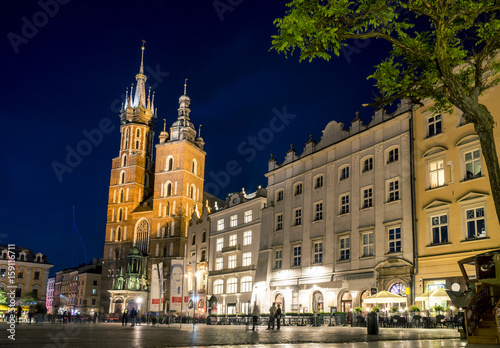 Fototapeta Naklejka Na Ścianę i Meble -  St. Mary's Church on Main Square of the Old Town of Krakow
