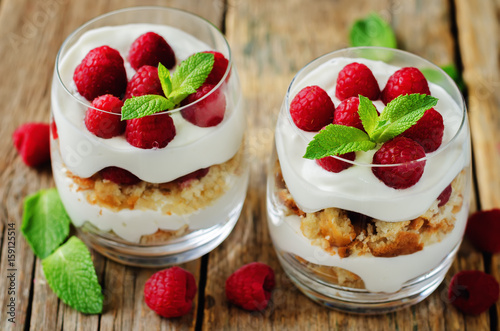 Greek yogurt raspberry biscuit parfait