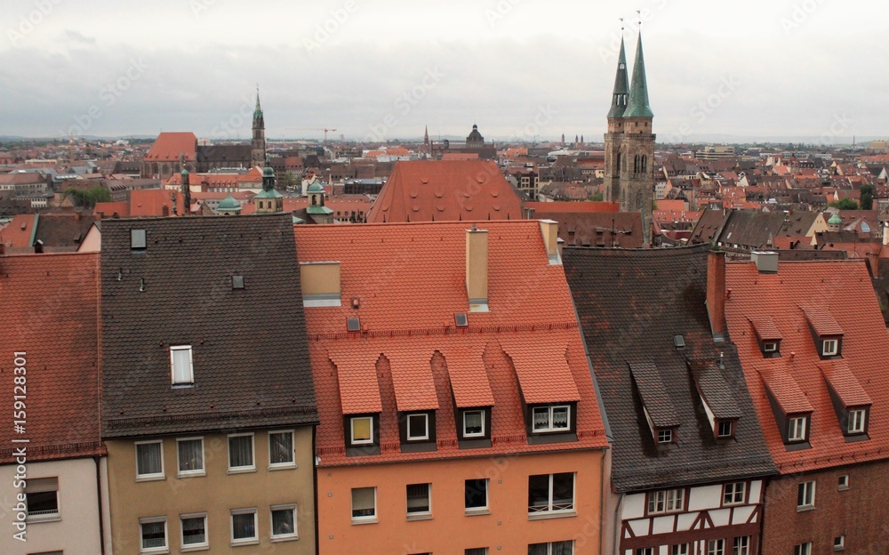 Obraz premium Typisch Nürnberg: Blick von der Burg über die Dächer der Stadt