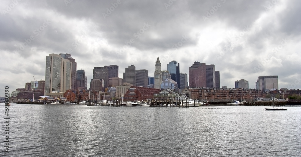 Obraz premium Boston cityscape under cloudy sky.