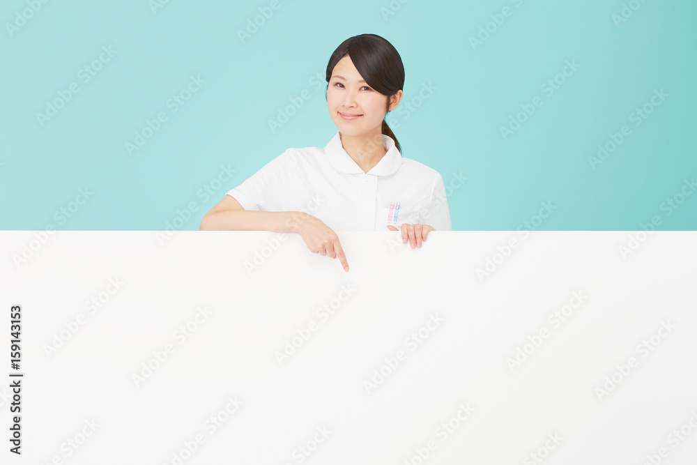 女性 看護師 メッセージボード 指差し 女性 看護師 メッセージボード 指差し