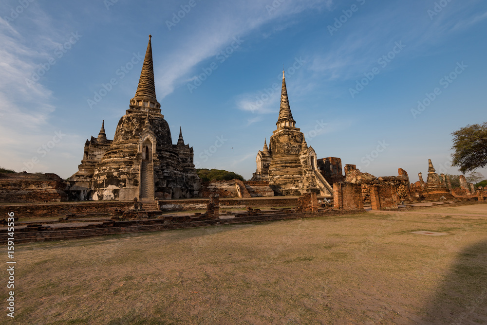 Fototapeta premium タイ・アユタヤ遺跡の ワット・プラ・シー・サンペットの仏塔