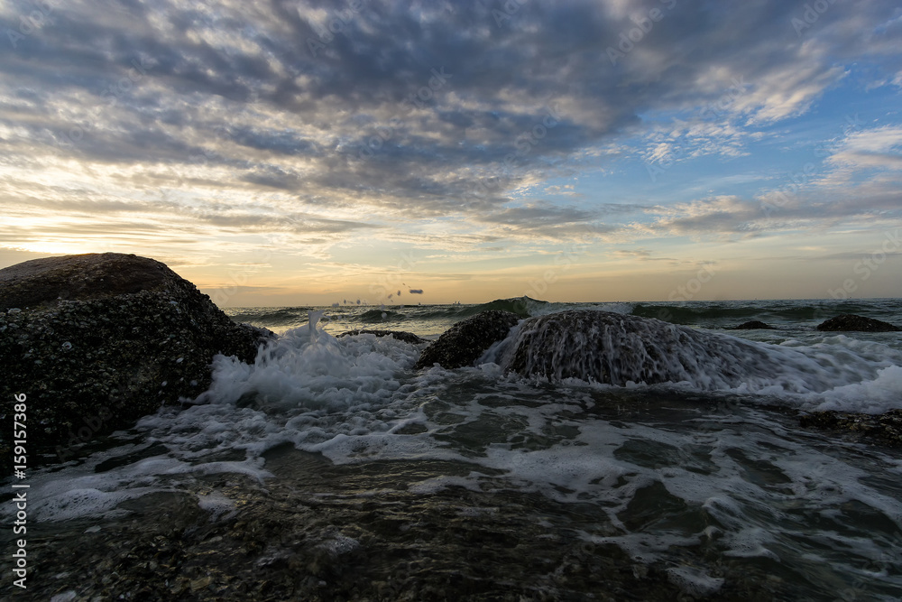 Obraz premium Sunrise, dawn on the beach of beauty