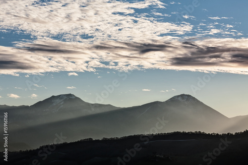 Fototapeta Naklejka Na Ścianę i Meble -  Sunset in the mountains with sunny beams