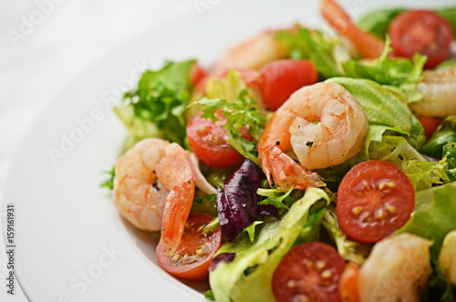 Fresh salad with prawns