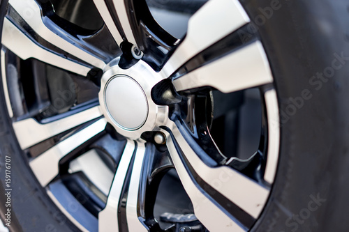 Wheel Alloy wheels and black rubber in near-lateral light.