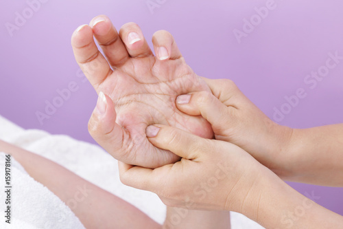 Masaż dłoni. Refleksoterapia 