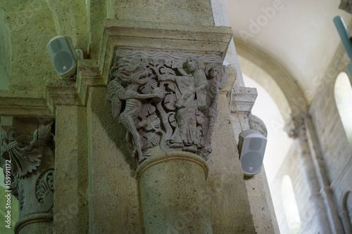 F, Burgund, Saulieu, Innenraum der Basilika St-Andoche, Kapitelle photo