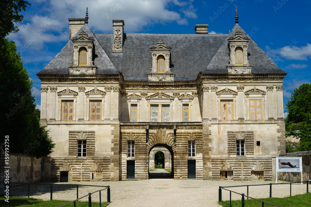 F, Burgund, Château de Tanlay, stolze, alte Fassade des Empfangstors