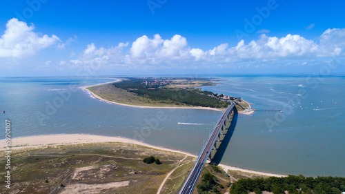 Photo aérienne du pont de l'île de Noirmoutier, Vendée, France