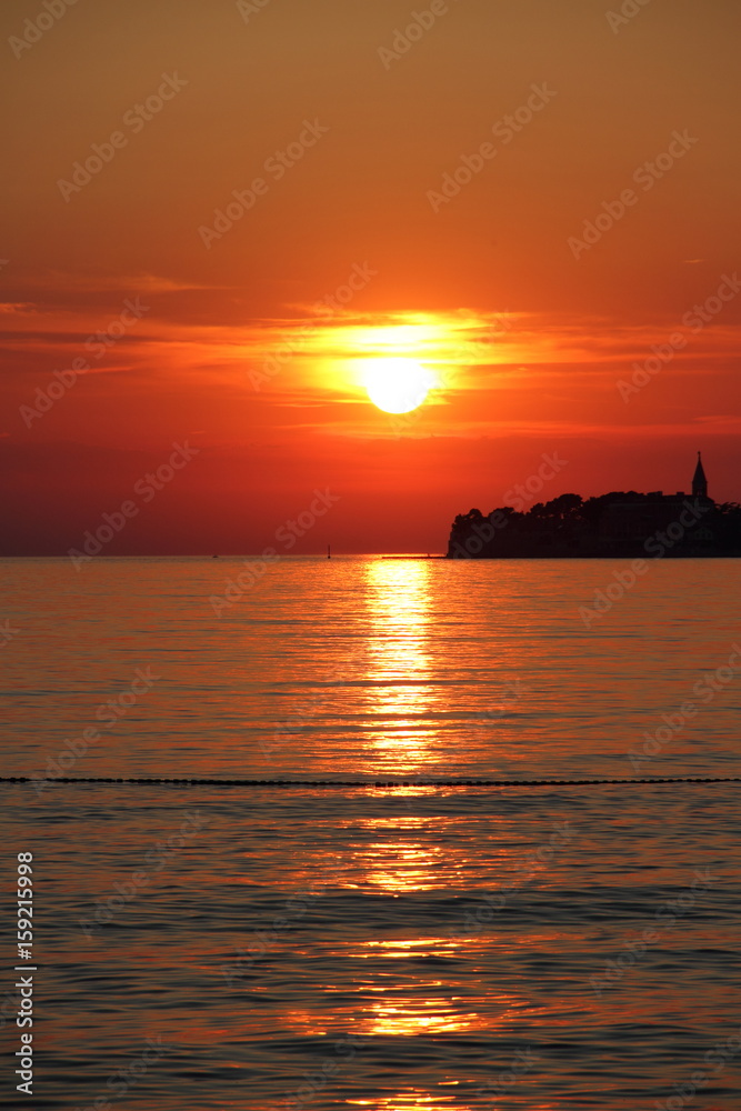 Sonnenuntergang am Meer im Hochformat
