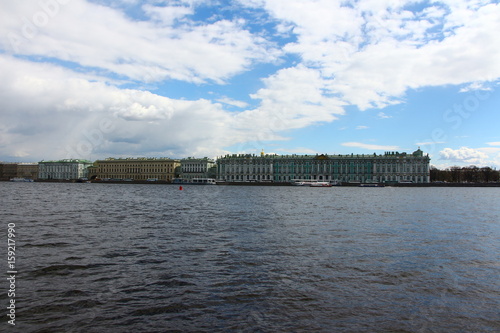 Blick über die Newa auf die Altstadt von St. Petersburg